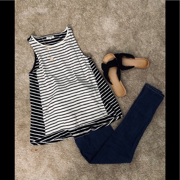 Madewell Tops - ⭐️2/$30 Madewell black and white tunic tank S/XS